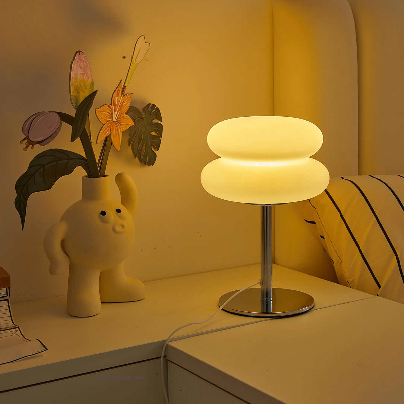 Lamp bedside table plastic lampshade  LED lamps mushroom table lamp USB Plug 9-level brightness dimming ambient light（Not glass