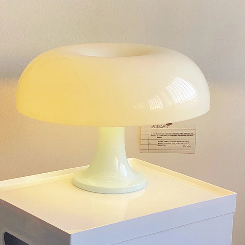 Led Mushroom Table Lamp, Modern Minimalist Desk Lamp, USB Powered, Three-Color Dimming, Suitable for Hotel and Bedroom Lighting.