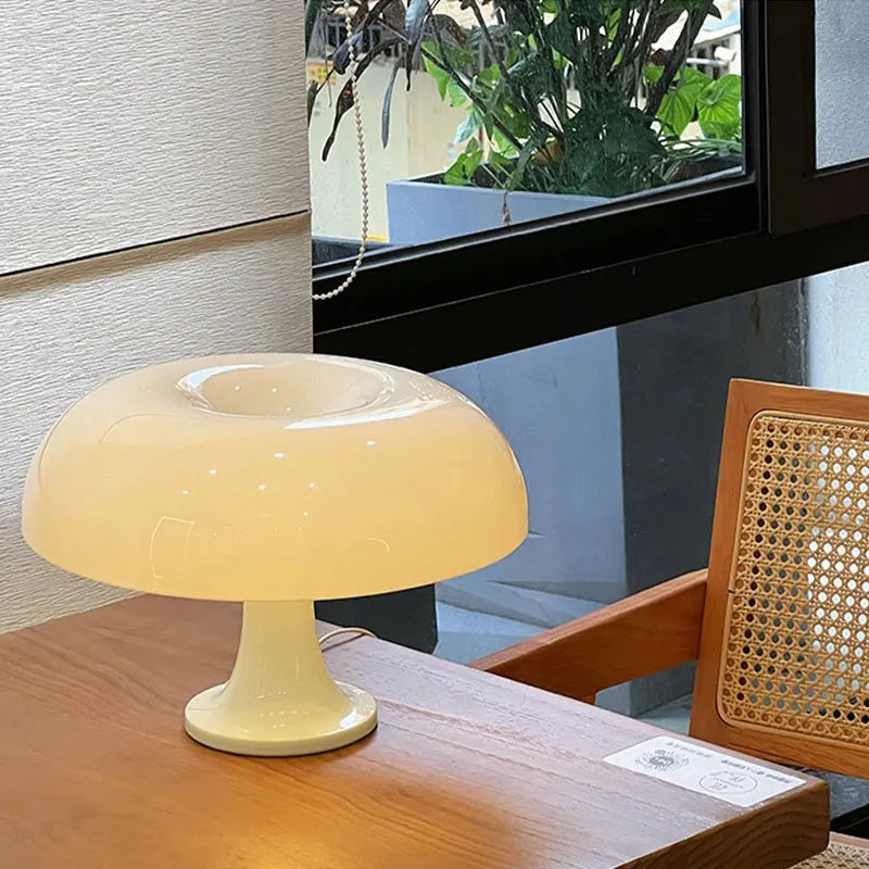 Led Mushroom Table Lamp, Modern Minimalist Desk Lamp, USB Powered, Three-Color Dimming, Suitable for Hotel and Bedroom Lighting.