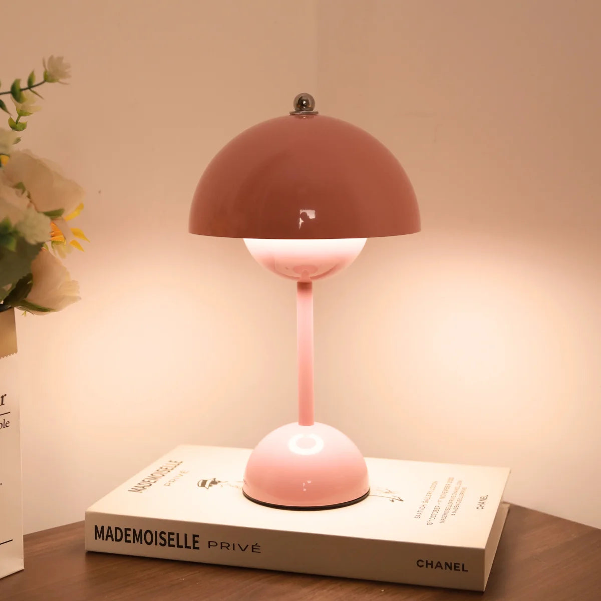 USB rechargeable LED flower bud light touch switch desk lamp, three color high-quality metal bedside lamp, living room, bedroom